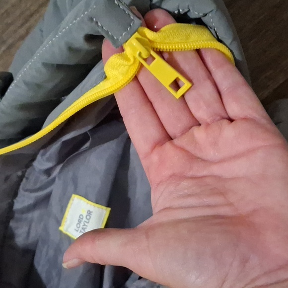 New Lord & Taylor Gray Puffer Shoulder Bag. - Picture 11 of 12